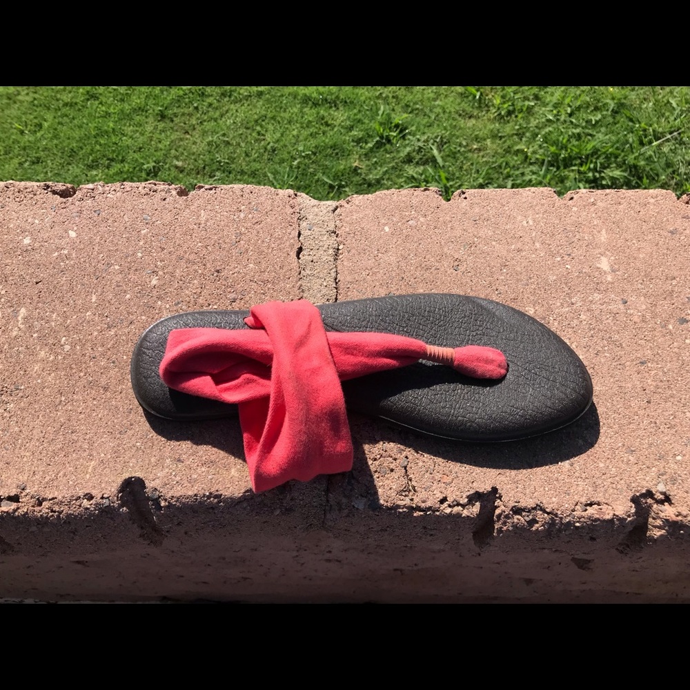 Sanuk yoga mat shoes